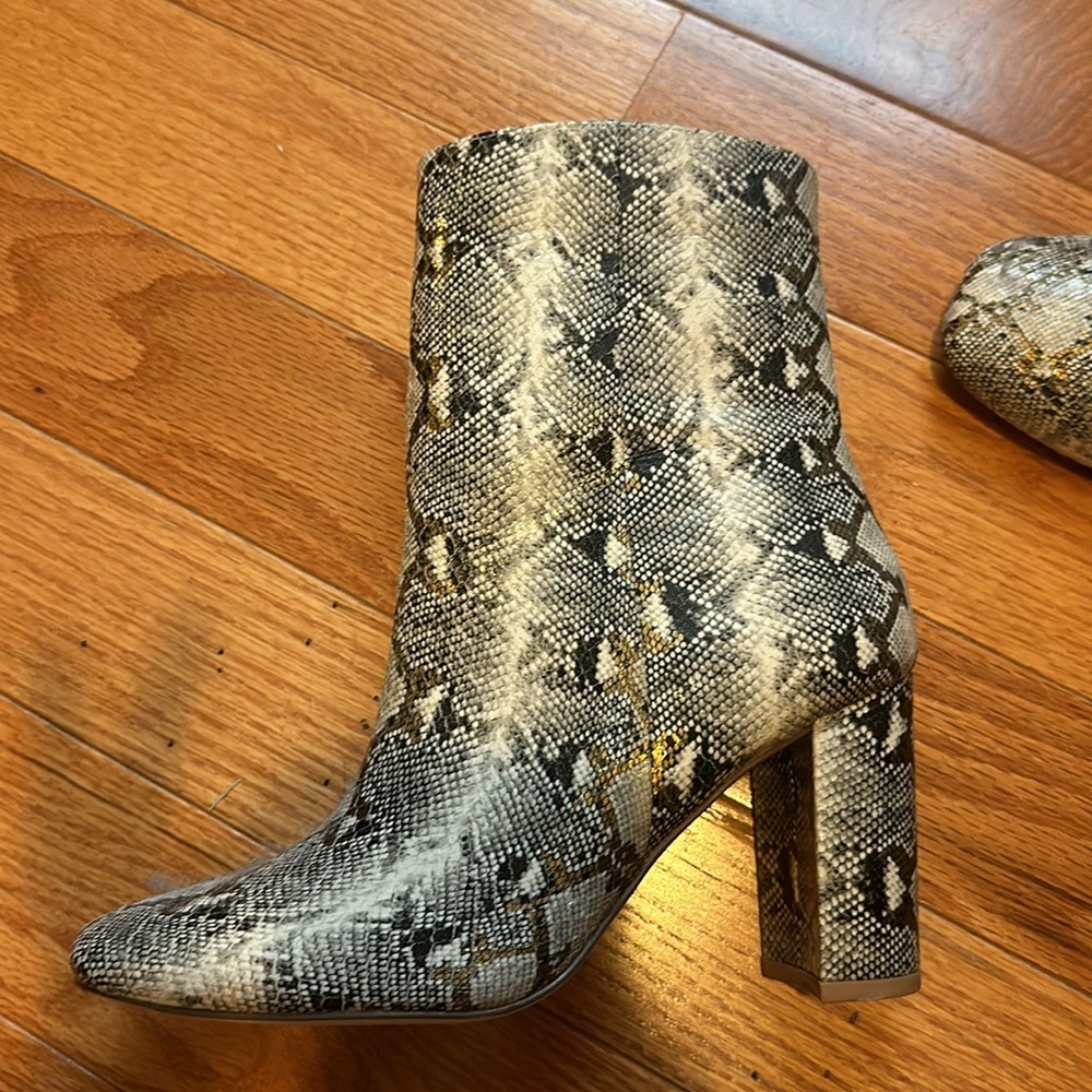 Chinese Laundry Koraline Snake Skin Ankle Boots Booties Size 6